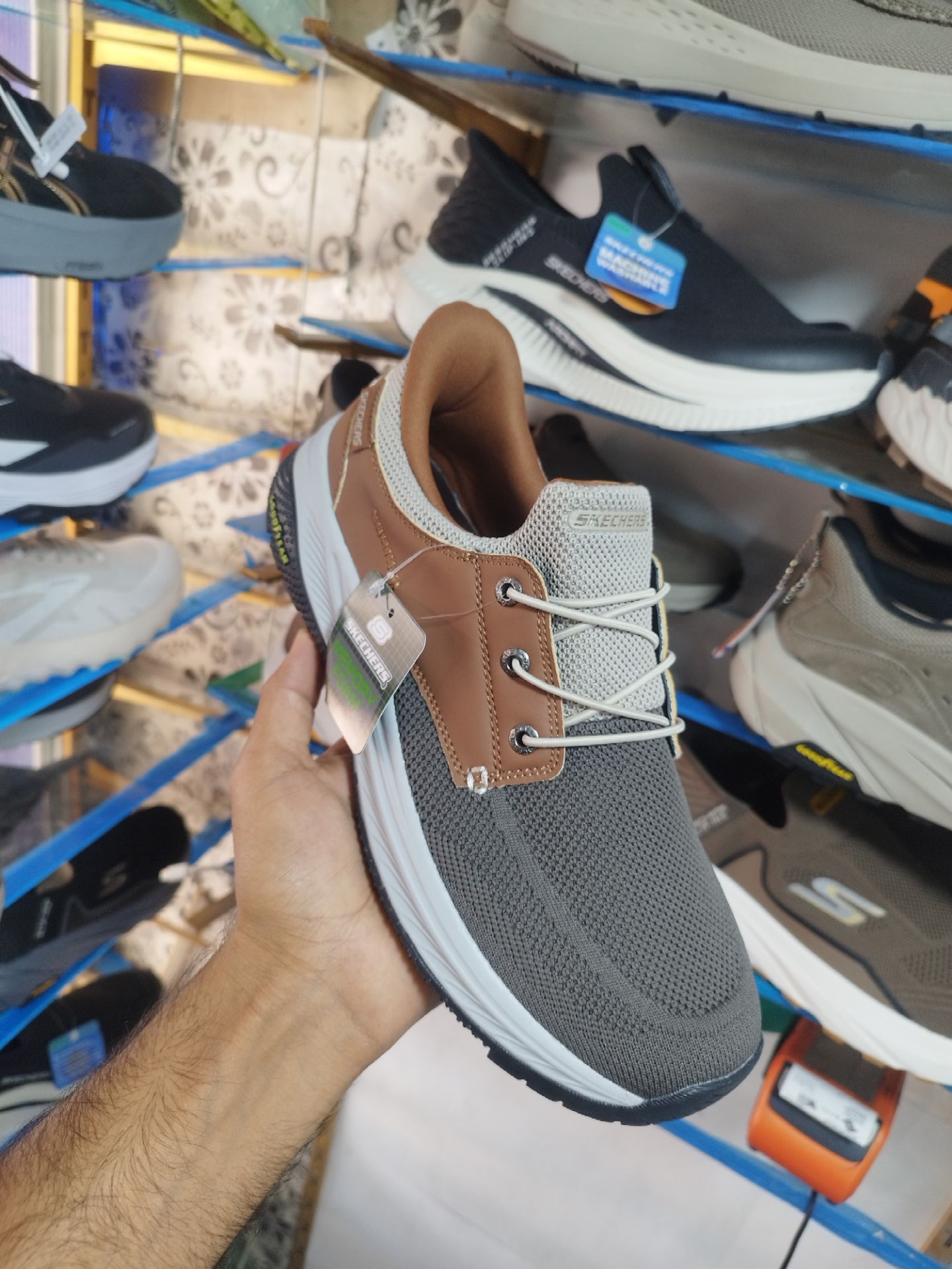 کتونی مردانه اسکیچرز اسلیپ اینز مرو آلدن/سایز ۴۰ الی ۴۵/ساخت ویتنام/Skechers Mens Slip Ins Meroe Alden/ضمانت کالا/فروش تک و عمده