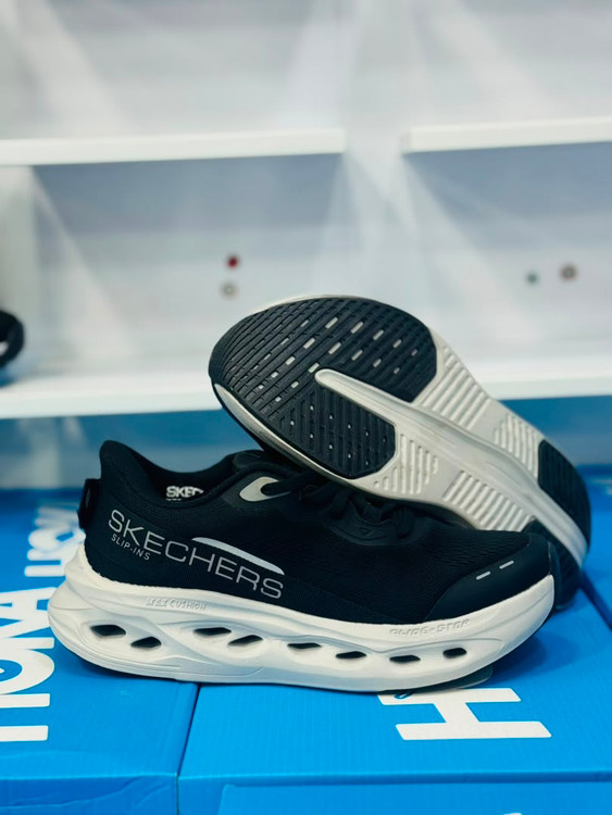 کتونی مسترکوالیتی اسکیچرز مکس کوشن/Skechers Max Cushioning/سایز 40 الی 45/ ساخت ویتنام/ ضمانت کالا