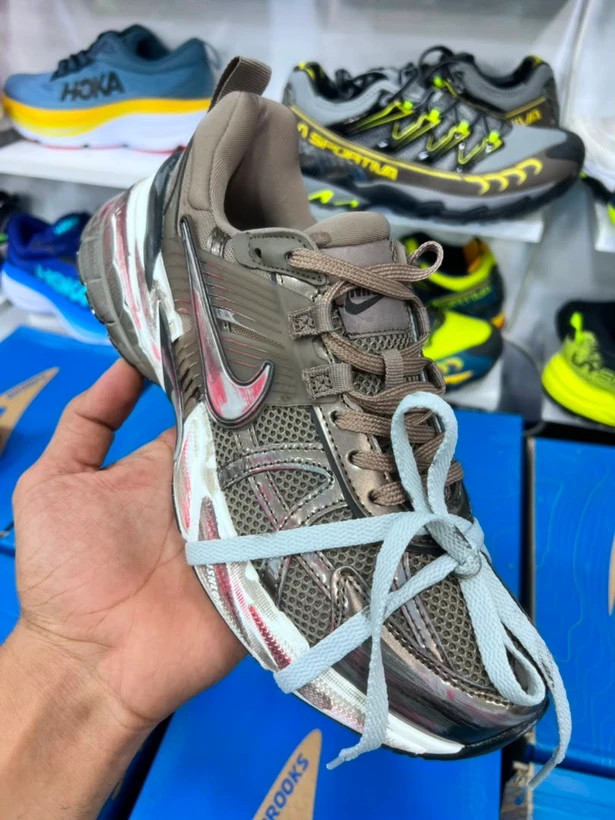 کتونی نایک وی تو کی/سایز 37 الی 45/ساخت ویتنام/Nike V2k Run/ضمانت کالا/فروش تک و عمده