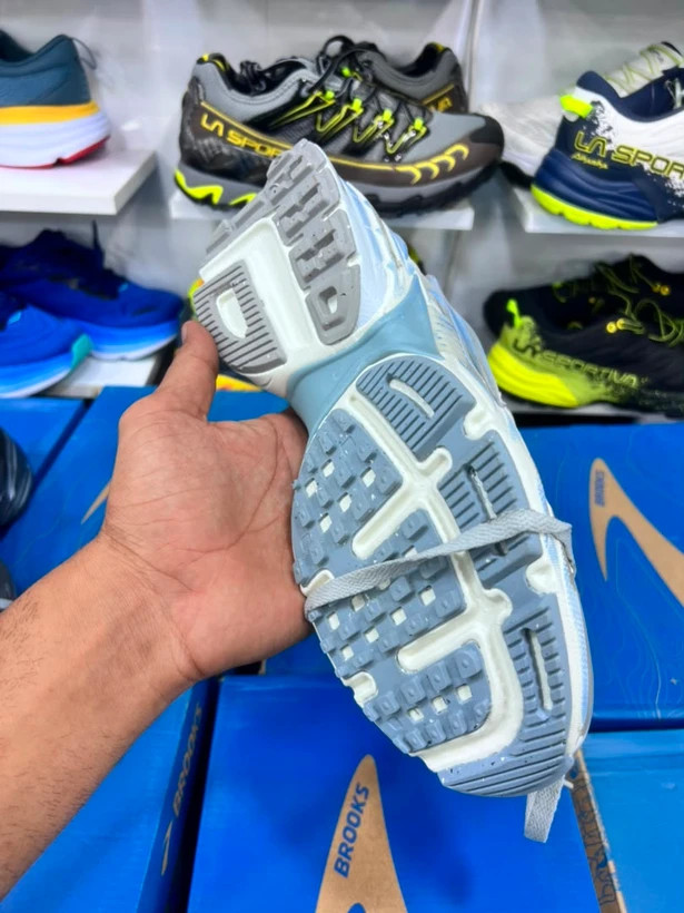 کتونی نایک وی تو کی/سایز 37 الی 45/ساخت ویتنام/Nike V2k Run/ضمانت کالا/فروش تک و عمده