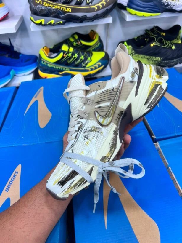 کتونی نایک وی تو کی/سایز 37 الی 45/ساخت ویتنام/Nike V2k Run/ضمانت کالا/فروش تک و عمده