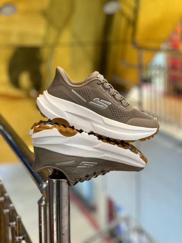 کتونی اسکیچرز اسلیپ/Skechers Slip Ins/سایز۴۰ الی ۴۵/ ساخت ویتنام/ضمانت کالا/فروش تک و عمده