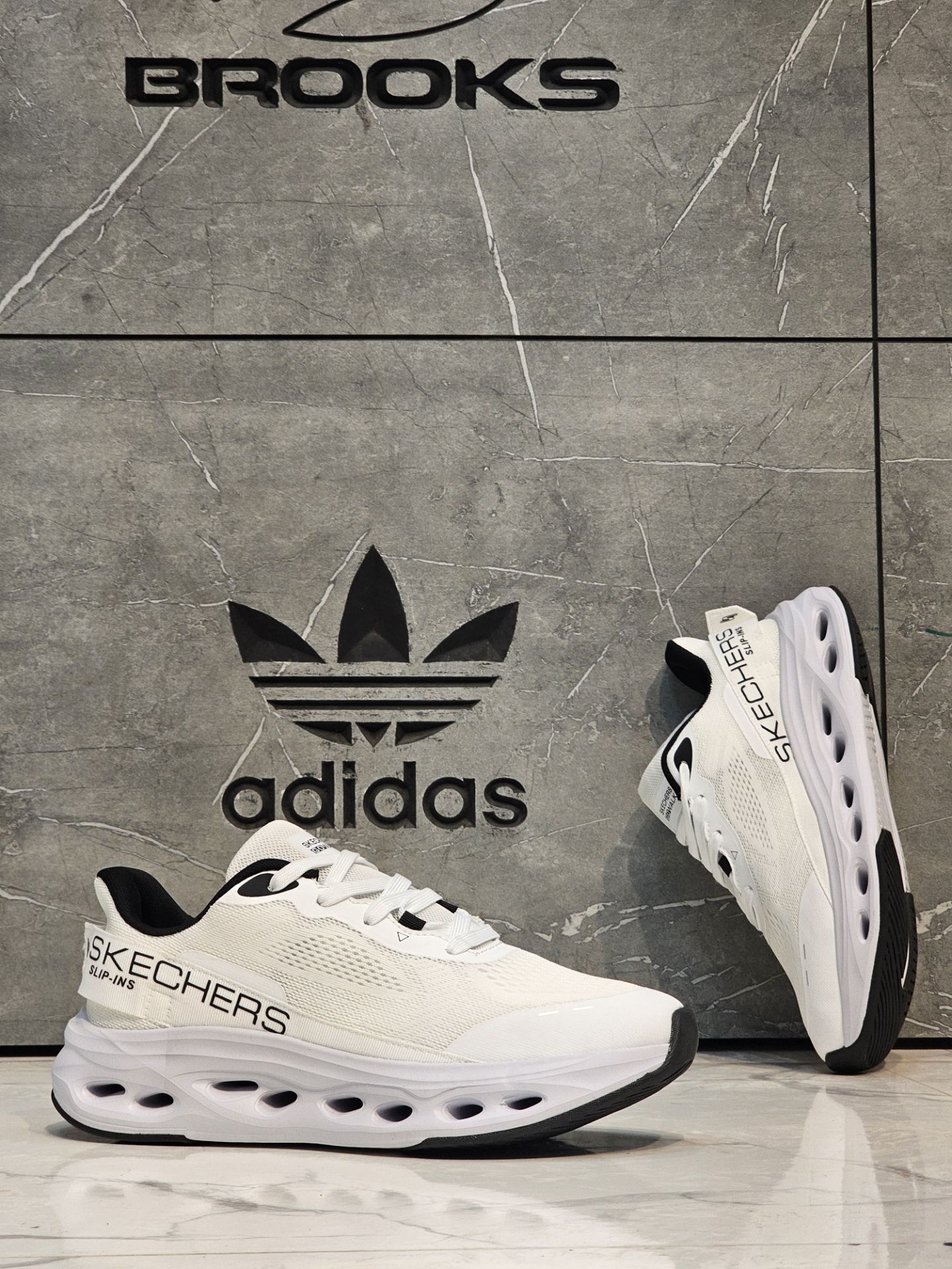 کتونی اسکیچرز اسلیپ/Skechers Slip Ins/سایز۴۰ الی ۴۵/ ساخت ویتنام/ضمانت کالا/فروش تک و عمده
