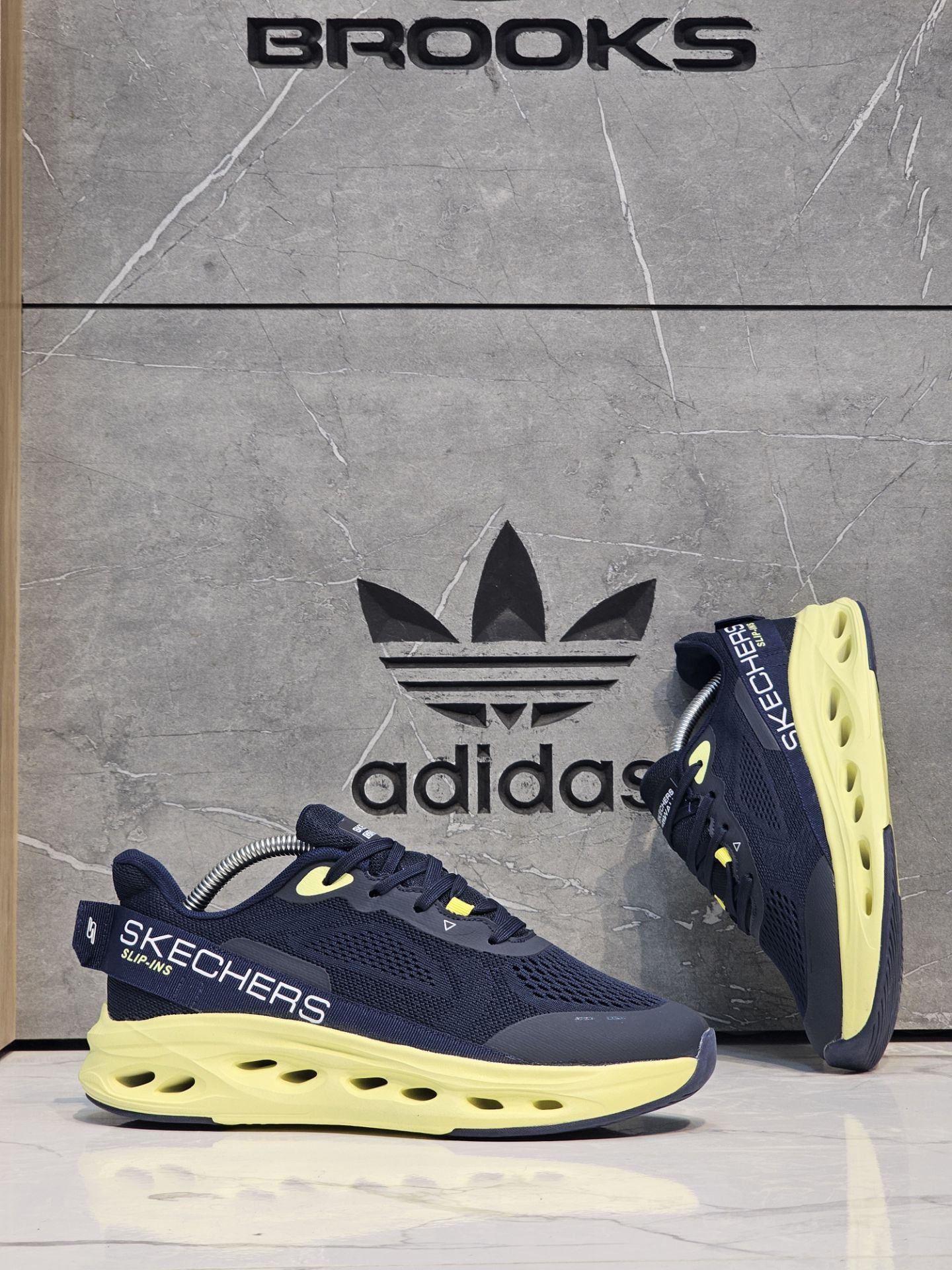 کتونی اسکیچرز اسلیپ/Skechers Slip Ins/سایز۴۰ الی ۴۵/ ساخت ویتنام/ضمانت کالا/فروش تک و عمده