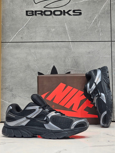 كتونی مسترکوالیتی نایک وى فايو کیNike V5K Run/ سایزبندی39 الی ۴۵/ساخت ویتنام/ضمانت اصالت كالا/فروش به صورت تک و عمده
