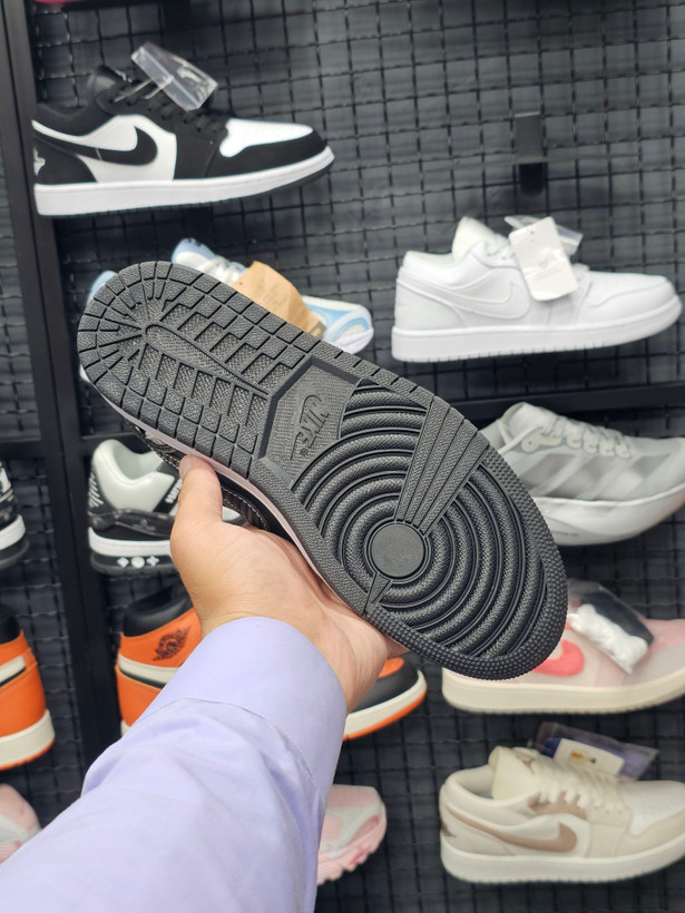 کتونی نایک ایر جردن 1 ساق کوتاه مسترکوالیتی/سایز ۴۰ الی ۴۵/ساخت ویتنام/Nike Air Jordan ۱/ضمانت کالا/فروش تک و عمده
