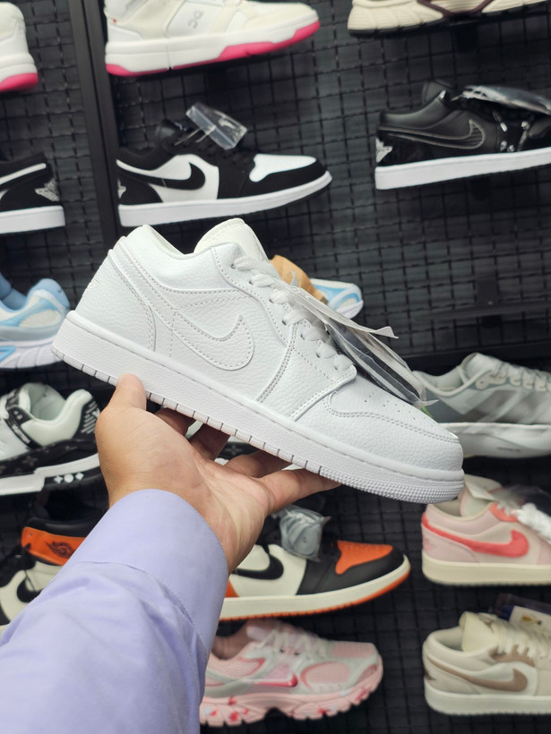 کتونی نایک ایر جردن 1 ساق کوتاه مسترکوالیتی/سایز ۴۰ الی ۴۵/ساخت ویتنام/Nike Air Jordan ۱/ضمانت کالا/فروش تک و عمده
