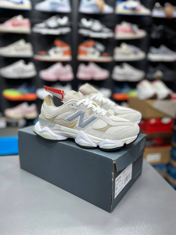 کتونی مسترکوالیتی نیوبالانس ۹۰۶۰/ساخت ویتنام/سایز 40 الی 45/ Newbalance 9060/ضمانت اصالت کالا/فروش به صورت تک و عمده