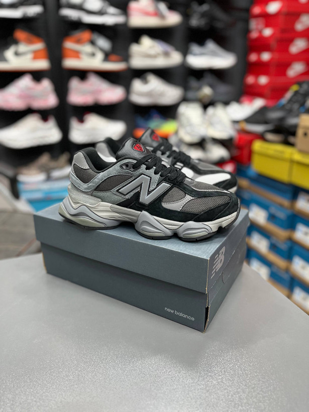 کتونی مسترکوالیتی نیوبالانس ۹۰۶۰/ساخت ویتنام/سایز 40 الی 45/ Newbalance 9060/ضمانت اصالت کالا/فروش به صورت تک و عمده