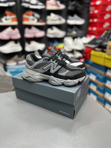 کتونی مسترکوالیتی نیوبالانس ۹۰۶۰/ساخت ویتنام/سایز 40 الی 45/ Newbalance 9060/ضمانت اصالت کالا/فروش به صورت تک و عمده