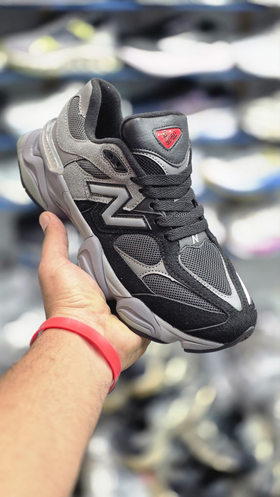 کتونی مسترکوالیتی نیوبالانس ۹۰۶۰/ساخت ویتنام/سایز 40 الی 45/ Newbalance 9060/ضمانت اصالت کالا/فروش به صورت تک و عمده
