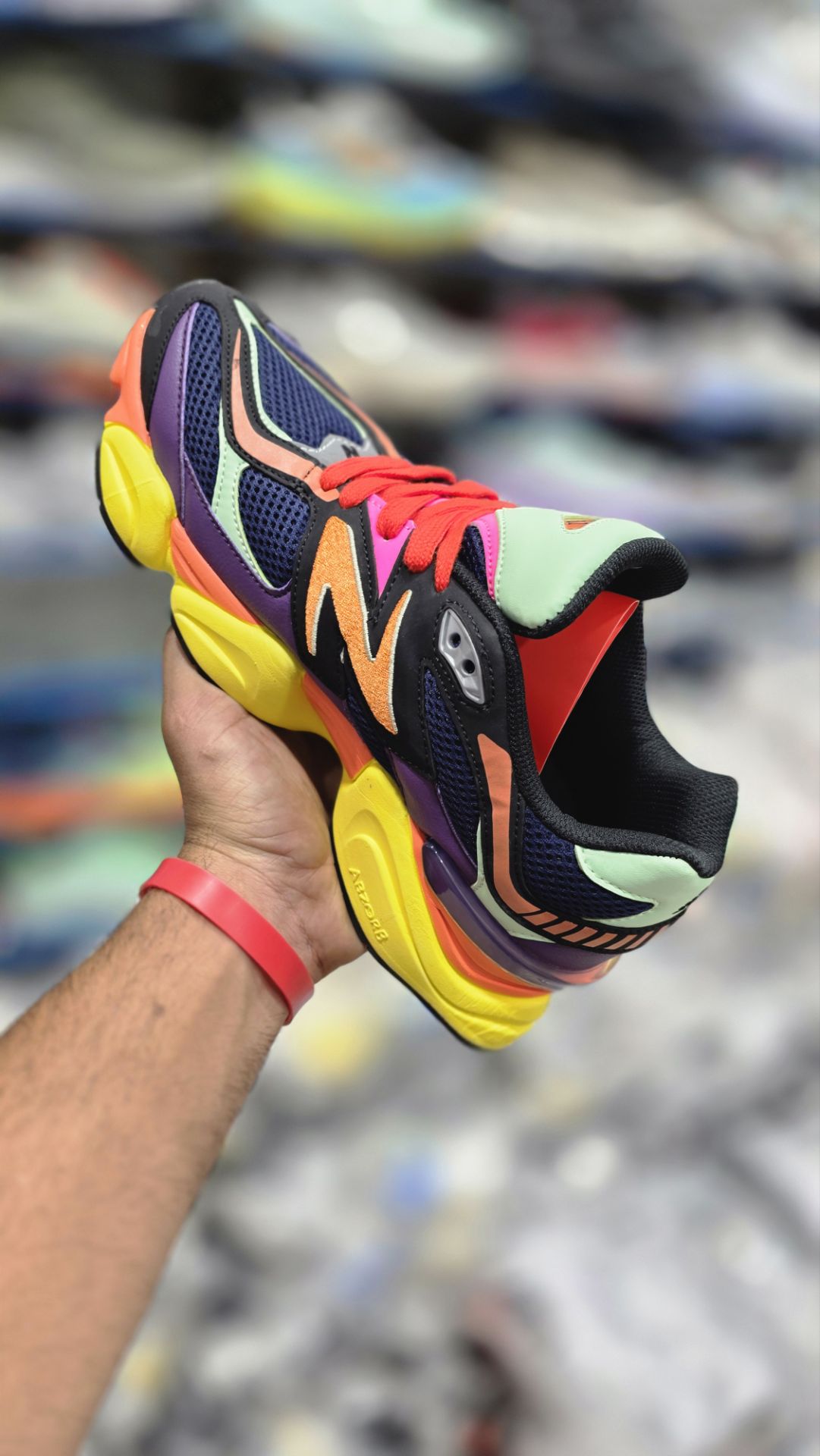 کتونی مسترکوالیتی نیوبالانس ۹۰۶۰/ساخت ویتنام/سایز 40 الی 45/ Newbalance 9060/ضمانت اصالت کالا/فروش به صورت تک و عمده
