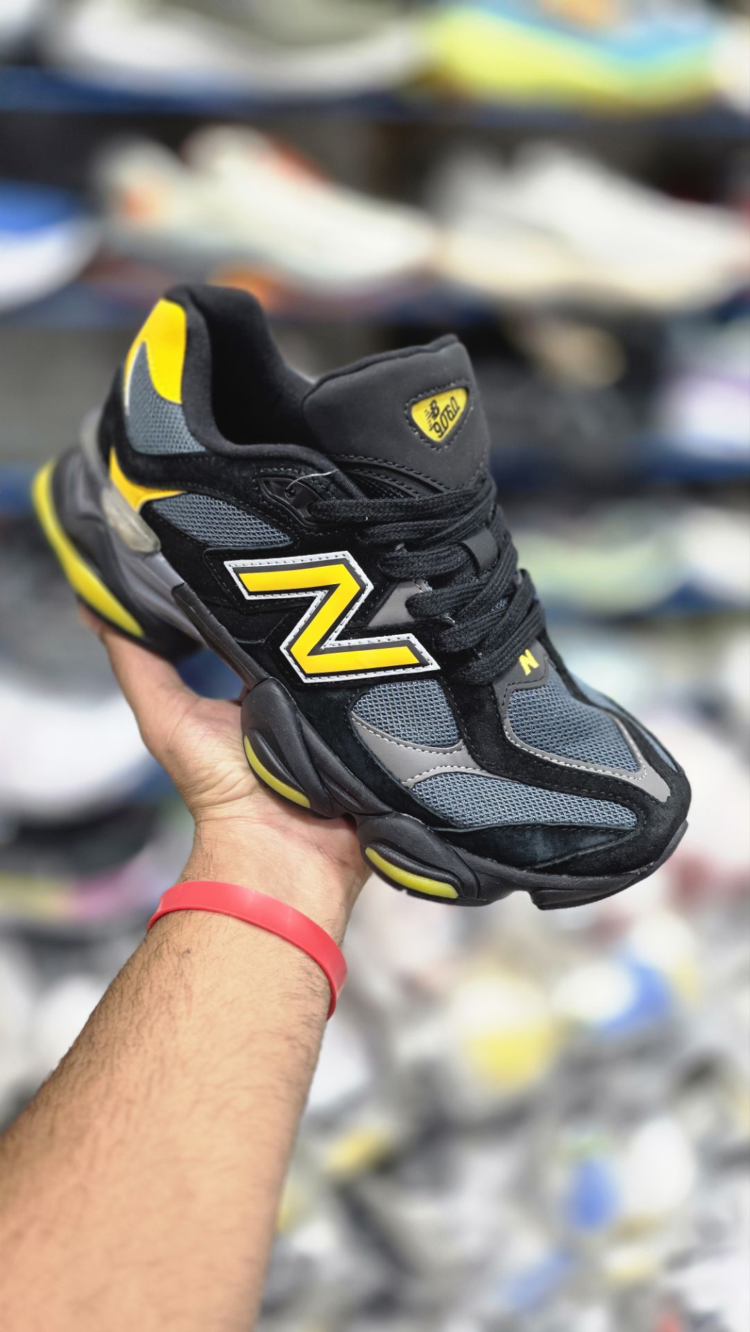 کتونی مسترکوالیتی نیوبالانس ۹۰۶۰/ساخت ویتنام/سایز 40 الی 45/ Newbalance 9060/ضمانت اصالت کالا/فروش به صورت تک و عمده
