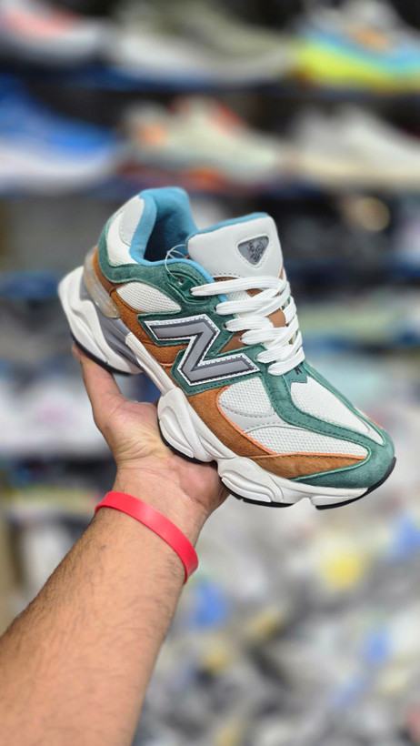 کتونی مسترکوالیتی نیوبالانس ۹۰۶۰/ساخت ویتنام/سایز 40 الی 45/ Newbalance 9060/ضمانت اصالت کالا/فروش به صورت تک و عمده