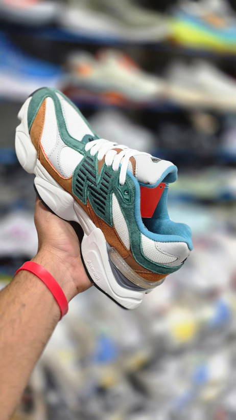 کتونی مسترکوالیتی نیوبالانس ۹۰۶۰/ساخت ویتنام/سایز 40 الی 45/ Newbalance 9060/ضمانت اصالت کالا/فروش به صورت تک و عمده