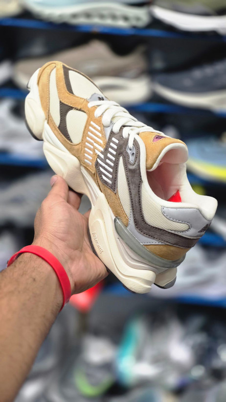 کتونی مسترکوالیتی نیوبالانس ۹۰۶۰/ساخت ویتنام/سایز 44 الی 45/ Newbalance 9060/ضمانت اصالت کالا/فروش به صورت تک و عمده