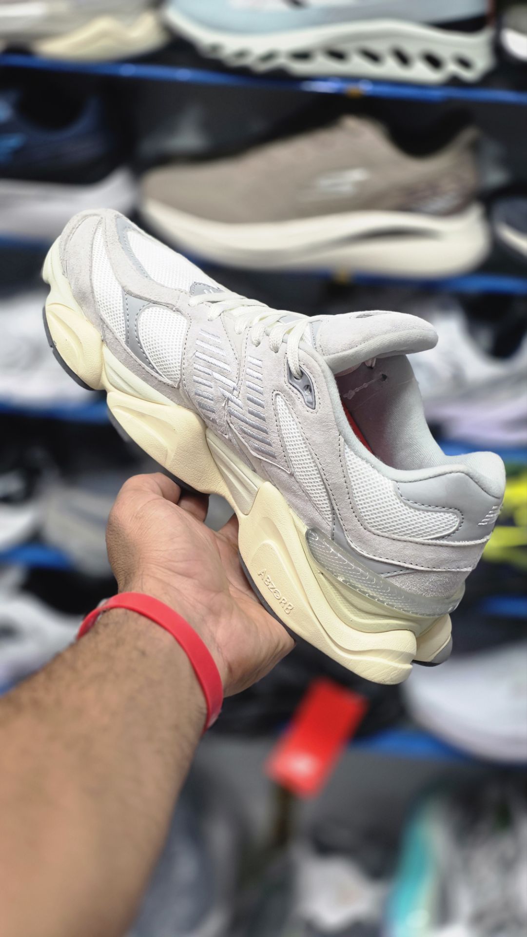 کتونی مسترکوالیتی نیوبالانس ۹۰۶۰/ساخت ویتنام/سایز 44 الی 45/ Newbalance 9060/ضمانت اصالت کالا/فروش به صورت تک و عمده