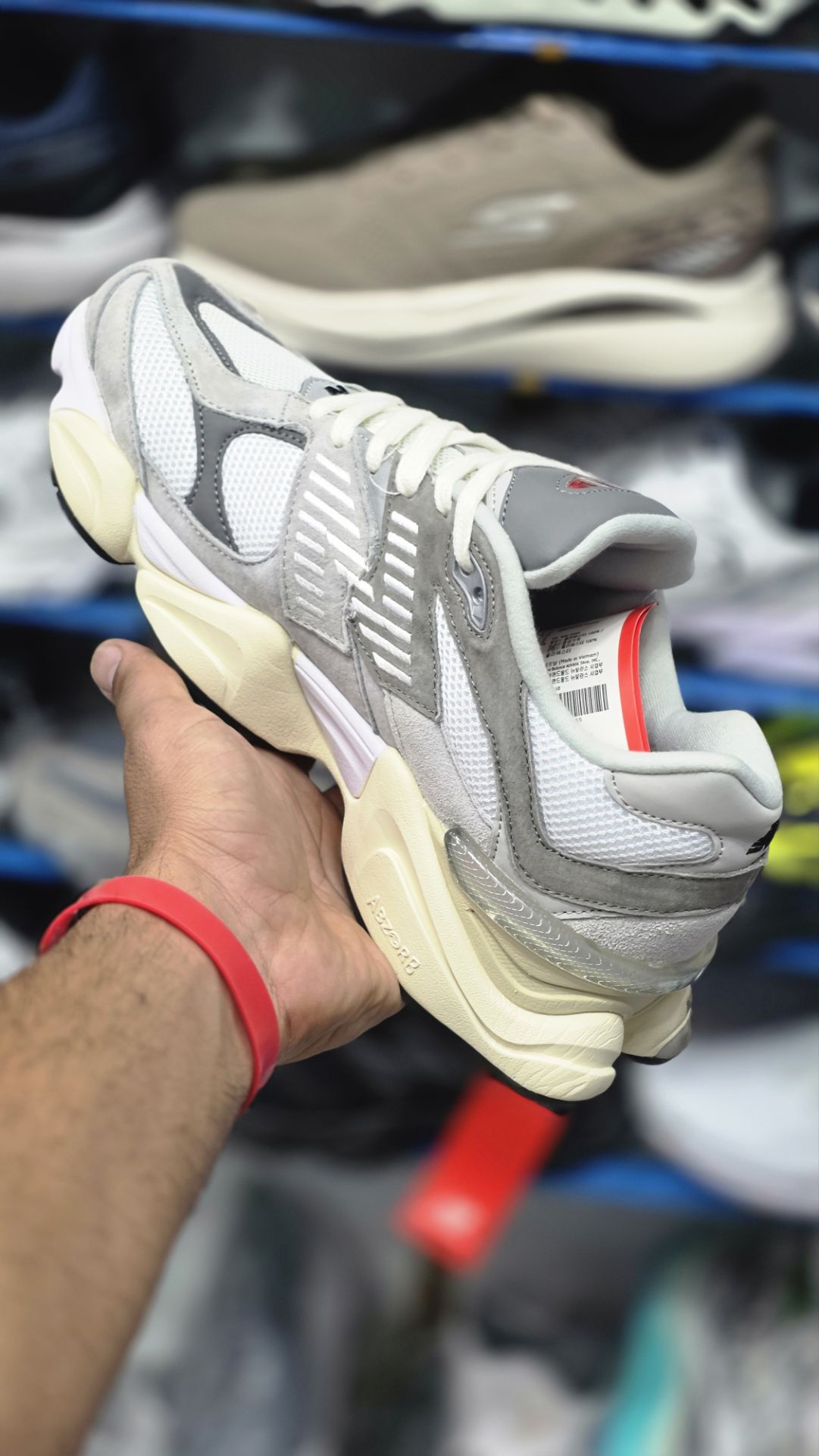 کتونی مسترکوالیتی نیوبالانس ۹۰۶۰/ساخت ویتنام/سایز 44 الی 45/ Newbalance 9060/ضمانت اصالت کالا/فروش به صورت تک و عمده