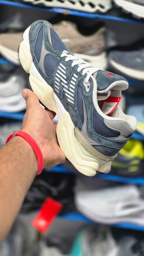 کتونی مسترکوالیتی نیوبالانس ۹۰۶۰/ساخت ویتنام/سایز 44 الی 45/ Newbalance 9060/ضمانت اصالت کالا/فروش به صورت تک و عمده