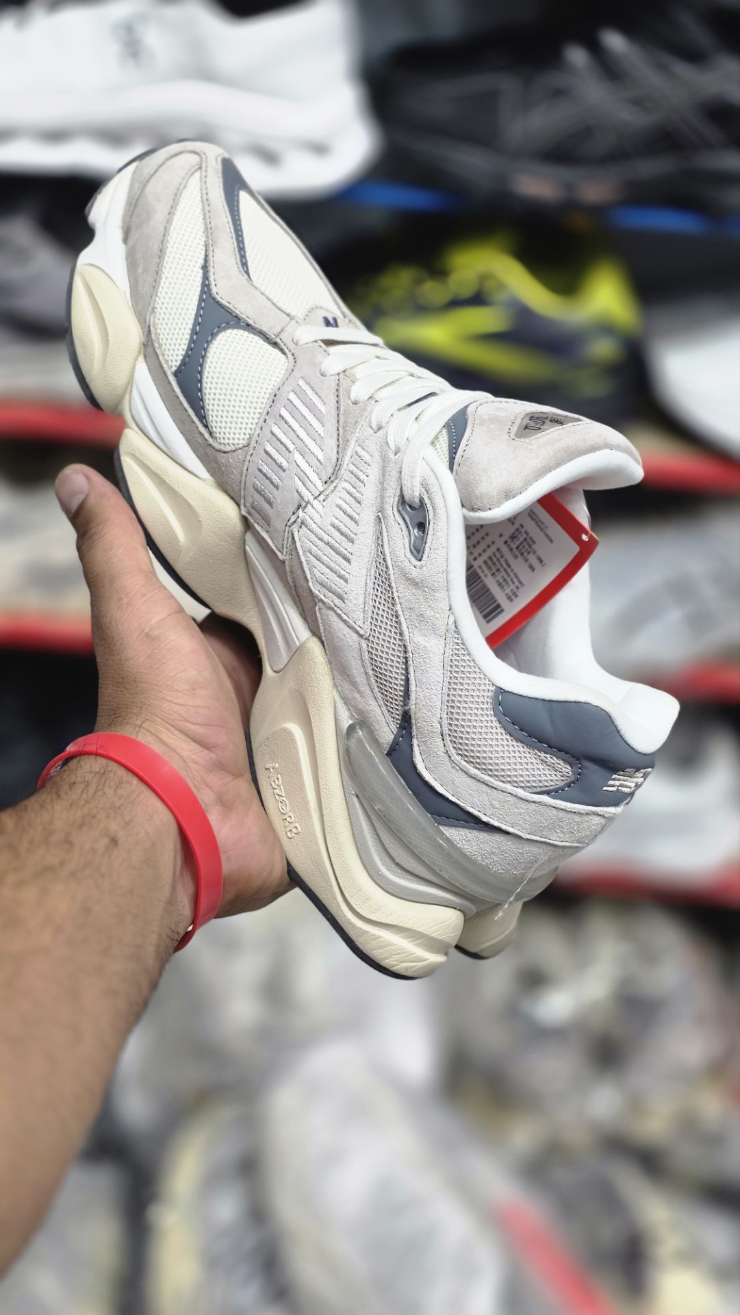 کتونی مسترکوالیتی نیوبالانس ۹۰۶۰/ساخت ویتنام/سایز 44 الی 45/ Newbalance 9060/ضمانت اصالت کالا/فروش به صورت تک و عمده