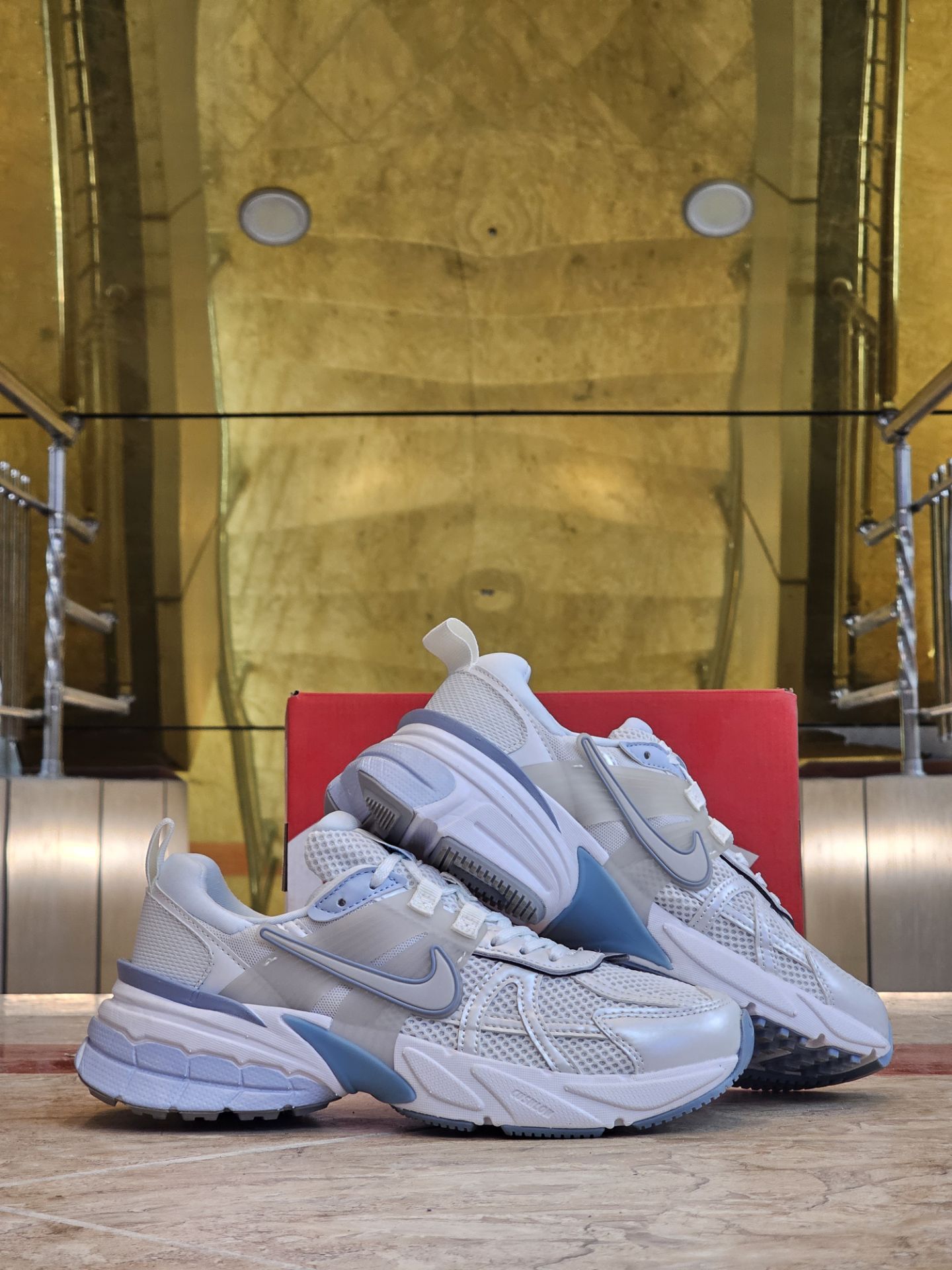 کتونی نایک وی تو کی/سایز ۳۷ الی ۴۵/ساخت ویتنام/Nike V2k Run/ضمانت کالا/فروش تک و عمده