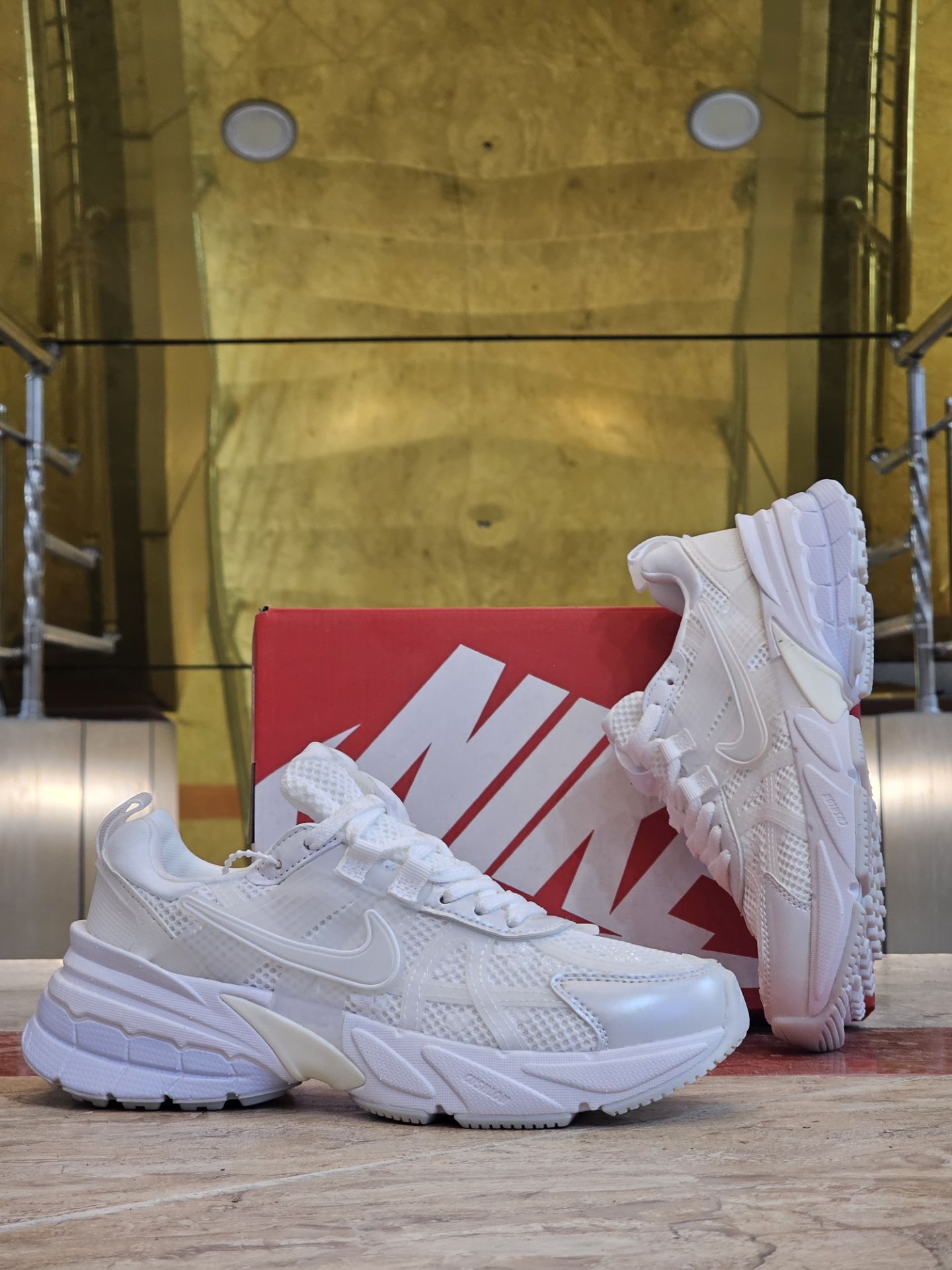 کتونی نایک وی تو کی/سایز ۳۷ الی ۴0/ساخت ویتنام/Nike V2k Run/ضمانت کالا/فروش تک و عمده