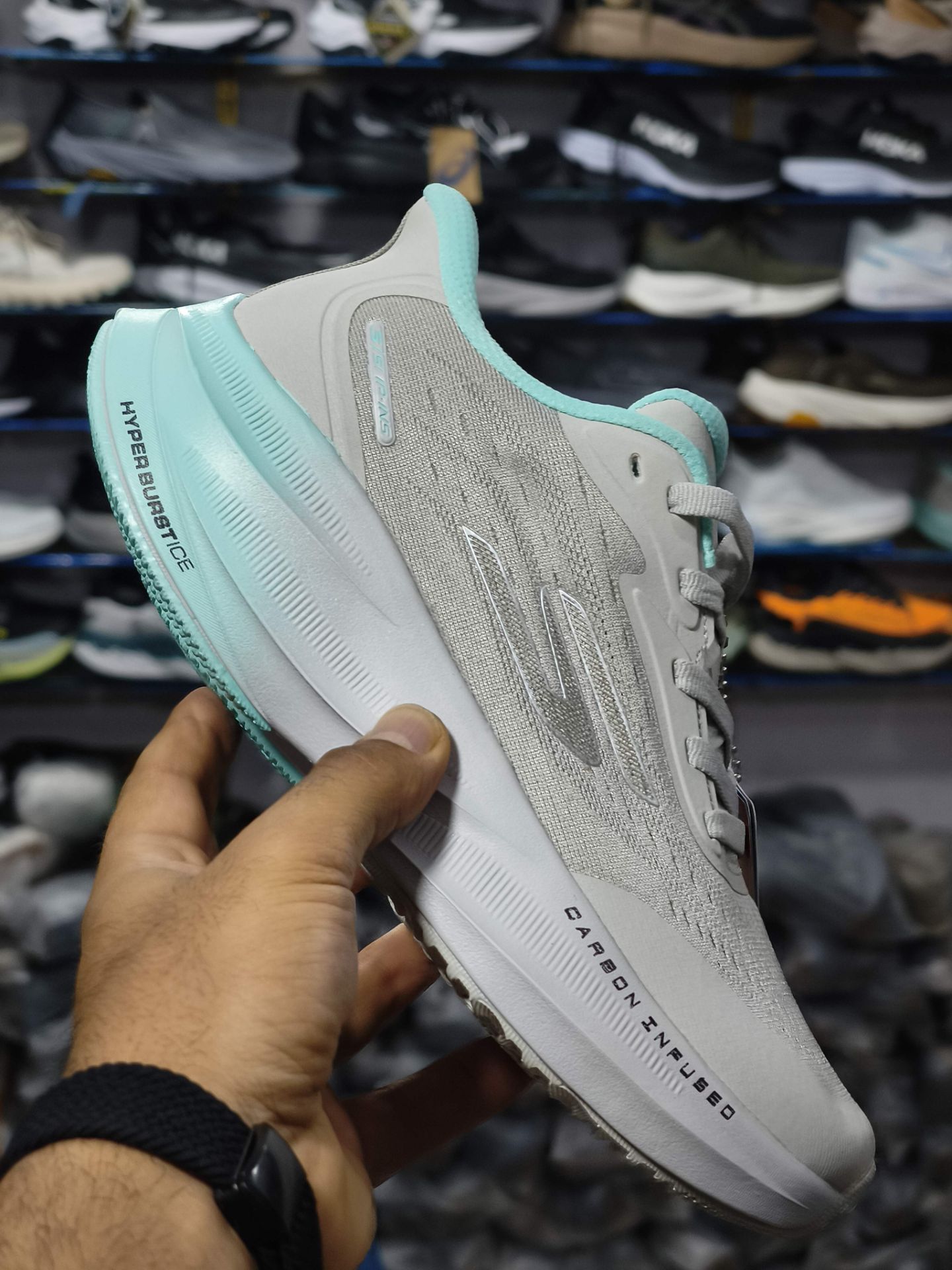 کتونی مسترکوالیتی اسکیچرز هایپربرست کربن/Skechers Hyperburst Carbon/ساخت ویتنام/سایزبندی 37 الی 4۰/ضمانت کالا/فروش به صورت تک و عمده