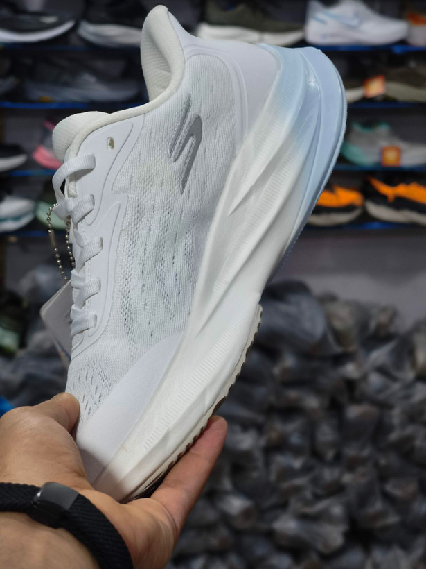 کتونی مسترکوالیتی اسکیچرز هایپربرست کربن/Skechers Hyperburst Carbon/ساخت ویتنام/سایزبندی 37 الی 4۰/ضمانت کالا/فروش به صورت تک و عمده