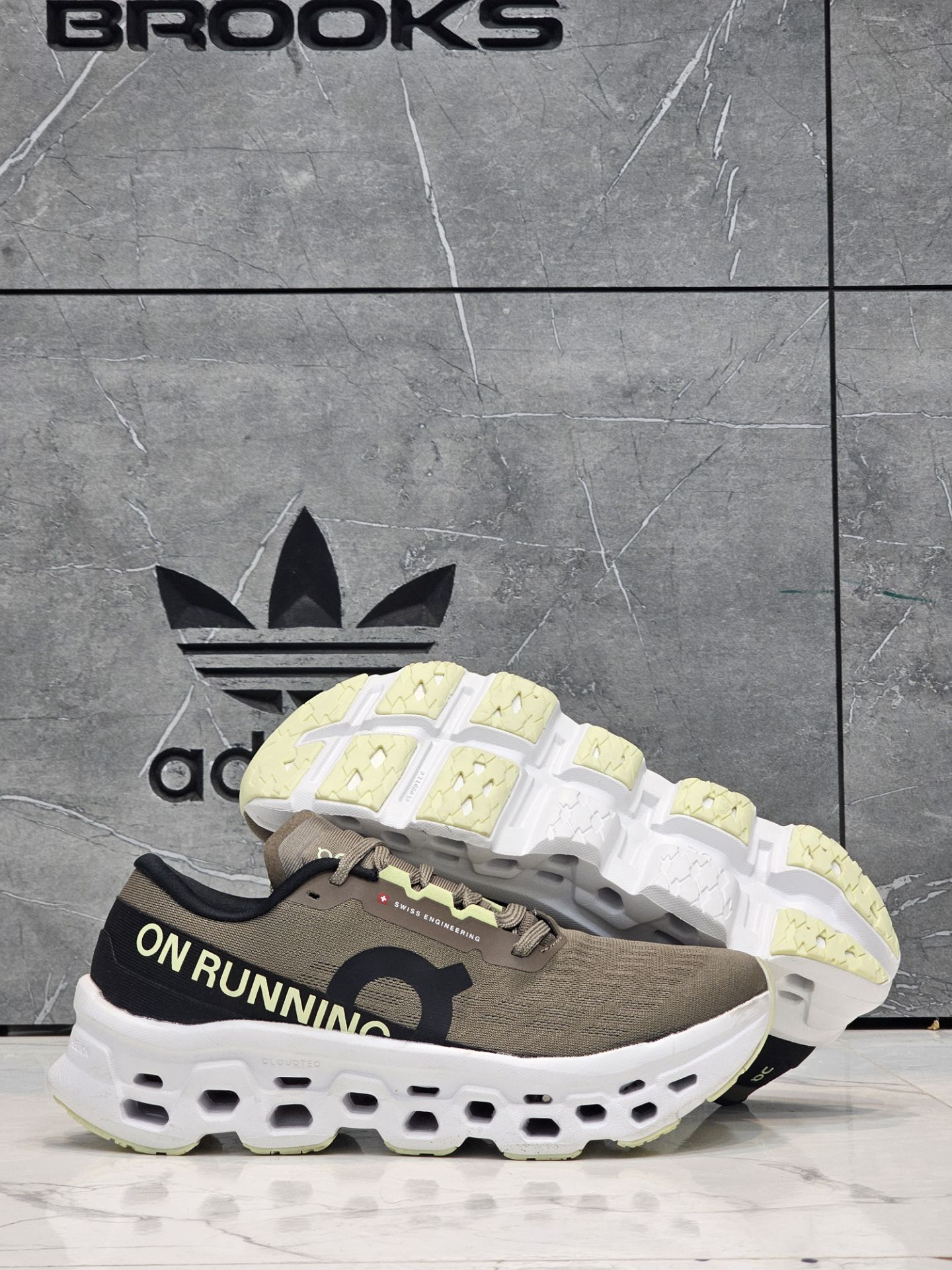 کتونی آن رانینگ کلود مانستر 3 مسترکوالیتی/سایز 40 الی 45/ساخت ویتنام/On Running Cloudmonster 3/ضمانت کالا/فروش تک و عمده