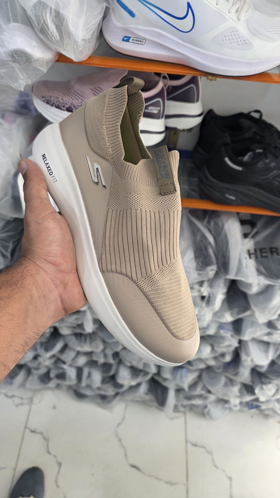 کتونی طبی  اسکیچرز بدون بند/Skechers Slip Ins/سایز۴۰ الی ۴۵/ ساخت ویتنام/ضمانت کالا/فروش تک و عمده
