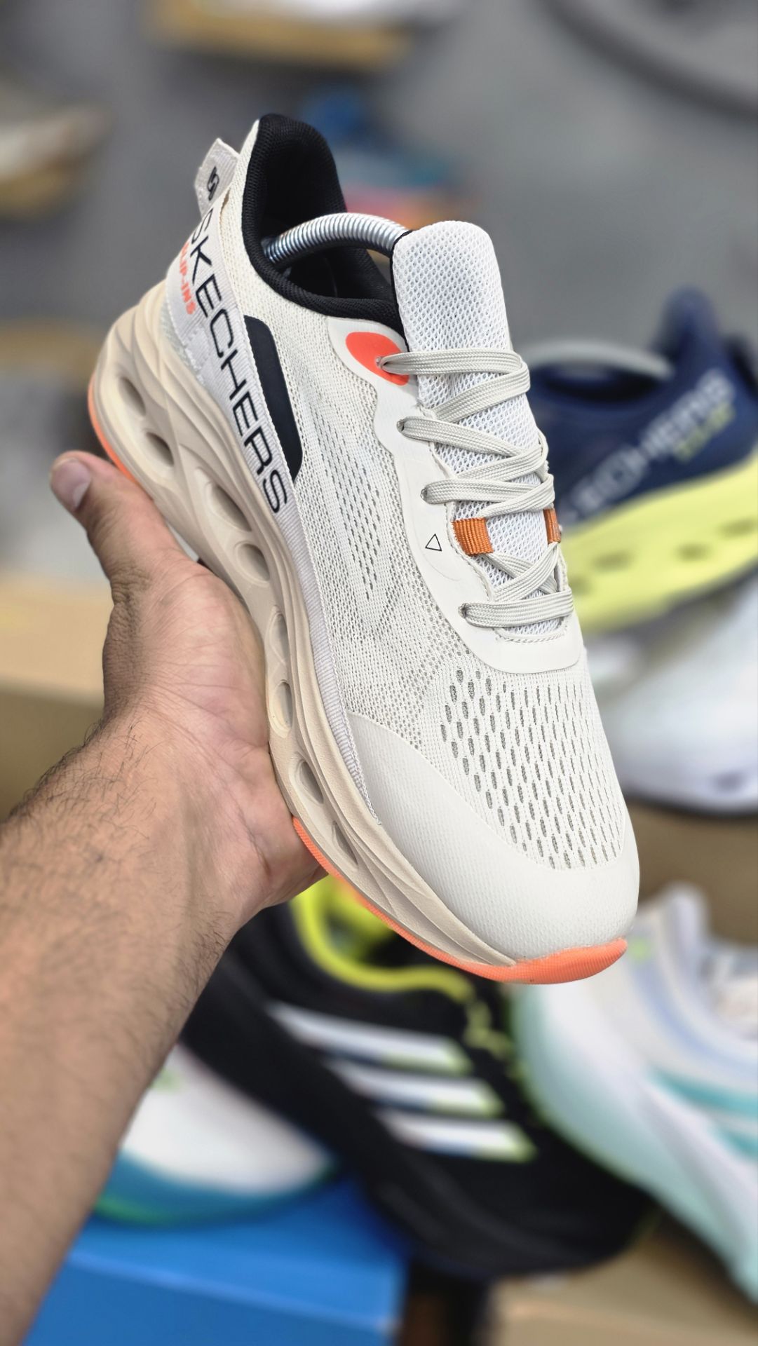 کتونی اسکیچرز اسلیپ/Skechers Slip Ins/سایز۴۰ الی ۴۵/ ساخت ویتنام/ضمانت کالا/فروش تک و عمده