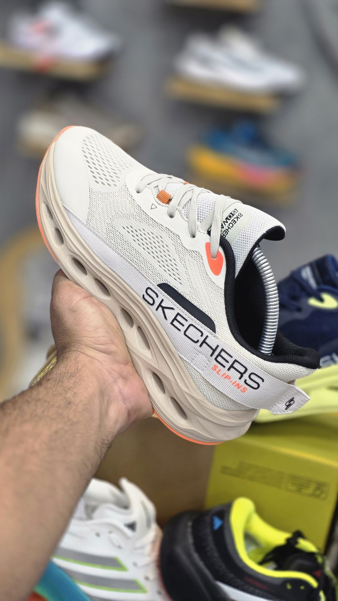 کتونی اسکیچرز اسلیپ/Skechers Slip Ins/سایز۴۰ الی ۴۵/ ساخت ویتنام/ضمانت کالا/فروش تک و عمده