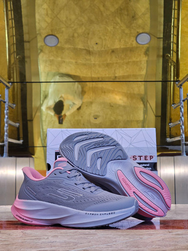 کتونی مسترکوالیتی اسکیچرز هایپربرست کربن/Skechers Hyperburst Carbon/ساخت ویتنام/سایزبندی 37 الی 4۰/ضمانت کالا/فروش به صورت تک و عمده