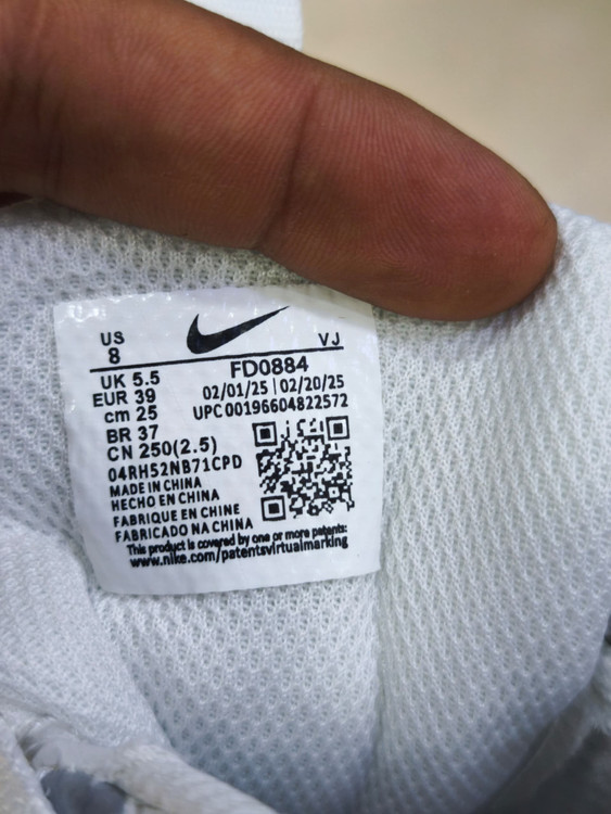كتونی مسترکوالیتی نایک وى فايو کیNike V5K Run/ سایزبندی39 الی ۴5/ساخت ویتنام/ضمانت اصالت كالا/فروش به صورت تک و عمده