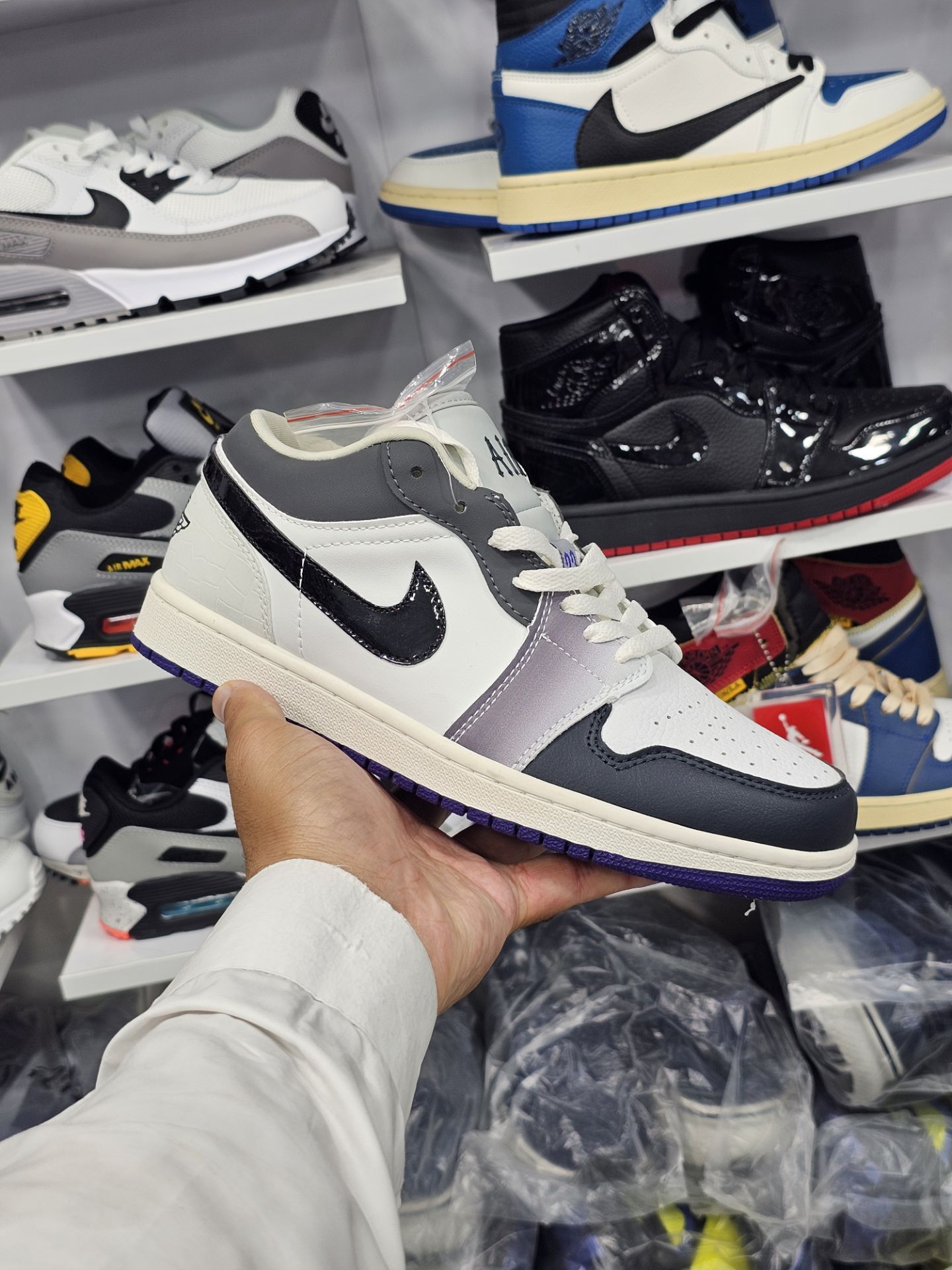 کتونی نایک ایر جردن 1 ساق کوتاه مسترکوالیتی/سایز ۴۰ الی ۴۵/ساخت ویتنام/Nike Air Jordan ۱/ضمانت کالا/فروش تک و عمده