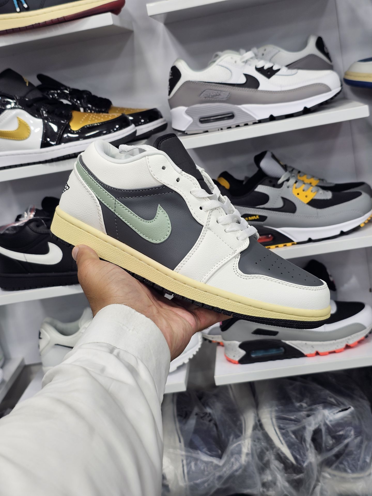 کتونی نایک ایر جردن 1 ساق کوتاه مسترکوالیتی/سایز ۴۰ الی ۴۵/ساخت ویتنام/Nike Air Jordan ۱/ضمانت کالا/فروش تک و عمده