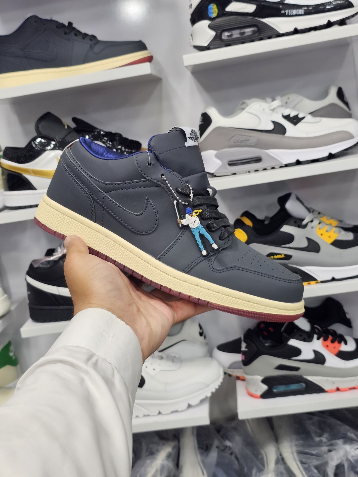کتونی نایک ایر جردن 1 ساق کوتاه مسترکوالیتی/سایز ۴۰ الی ۴۵/ساخت ویتنام/Nike Air Jordan ۱/ضمانت کالا/فروش تک و عمده