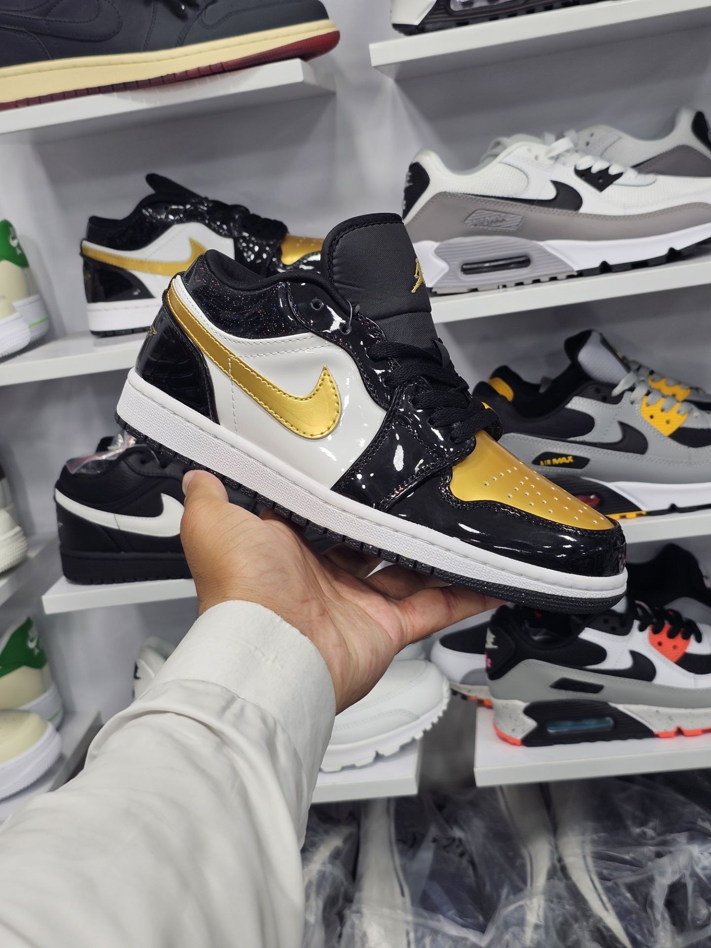کتونی نایک ایر جردن 1 ساق کوتاه مسترکوالیتی/سایز ۴۰ الی ۴۵/ساخت ویتنام/Nike Air Jordan ۱/ضمانت کالا/فروش تک و عمده
