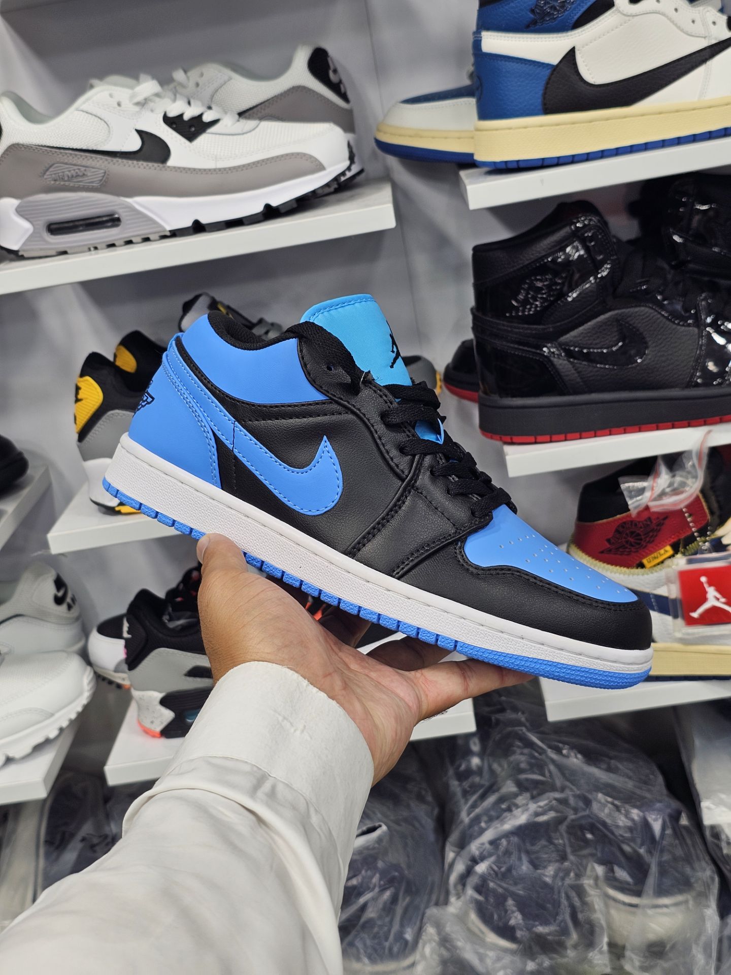 کتونی نایک ایر جردن 1 ساق کوتاه مسترکوالیتی/سایز ۴۰ الی ۴۵/ساخت ویتنام/Nike Air Jordan ۱/ضمانت کالا/فروش تک و عمده