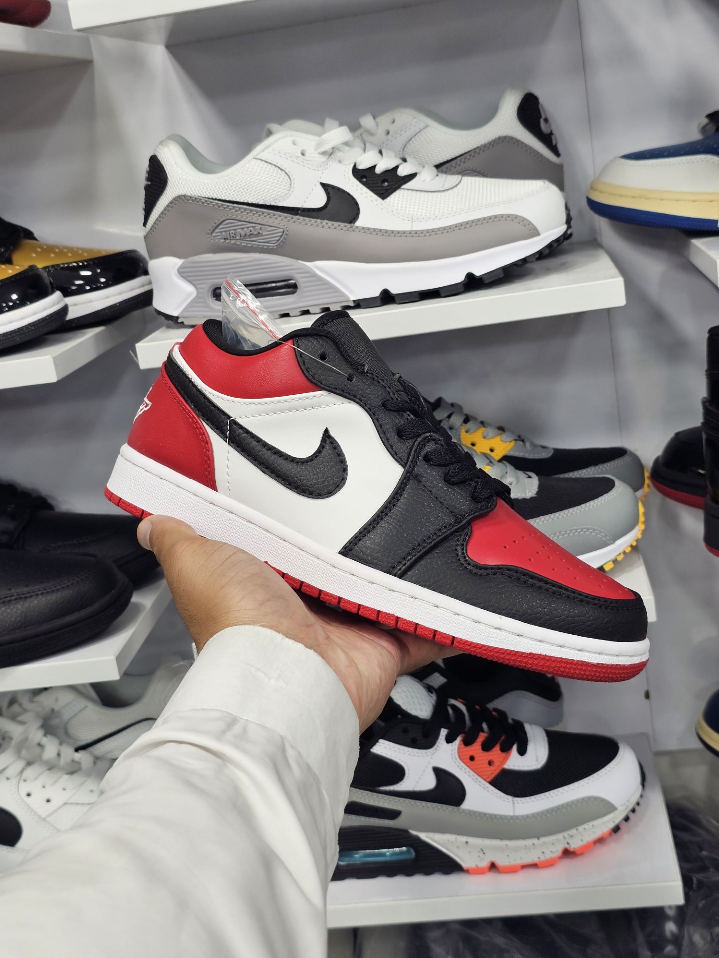 کتونی نایک ایر جردن 1 ساق کوتاه مسترکوالیتی/سایز ۴۰ الی ۴۵/ساخت ویتنام/Nike Air Jordan ۱/ضمانت کالا/فروش تک و عمده