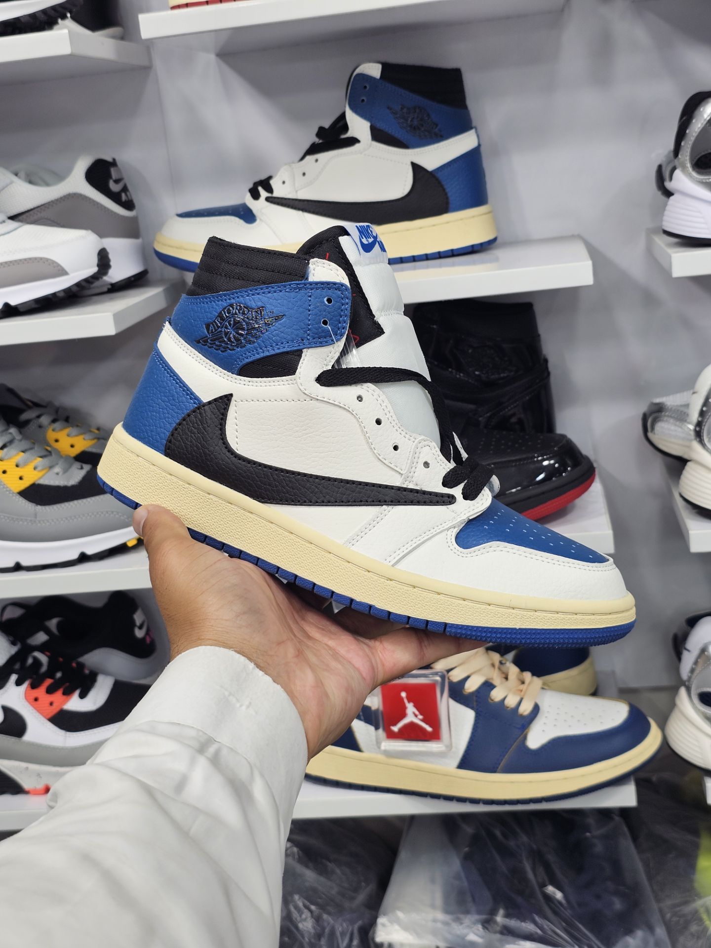 کتونی مردانه نایک ایر جردن وان/ساخت ویتنام/سایز 38 تا ۴۵/ضمانت کالا/فروش تک و عمده/ Nike Air Jordan 1 Vietnam