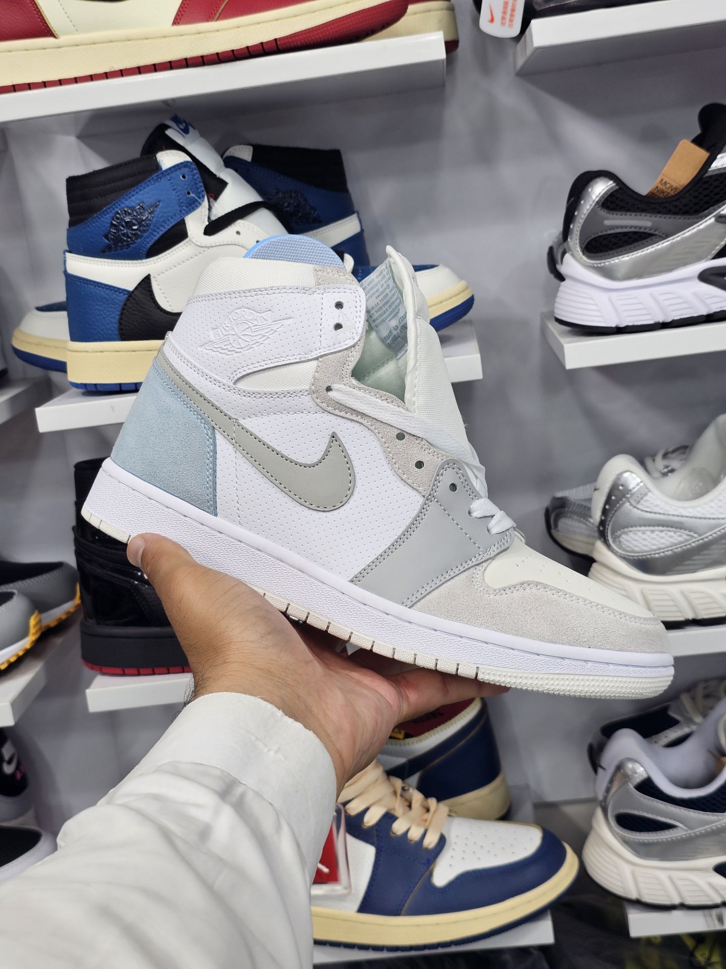 کتونی مردانه نایک ایر جردن وان/ساخت ویتنام/سایز 38 تا ۴۵/ضمانت کالا/فروش تک و عمده/ Nike Air Jordan 1 Vietnam