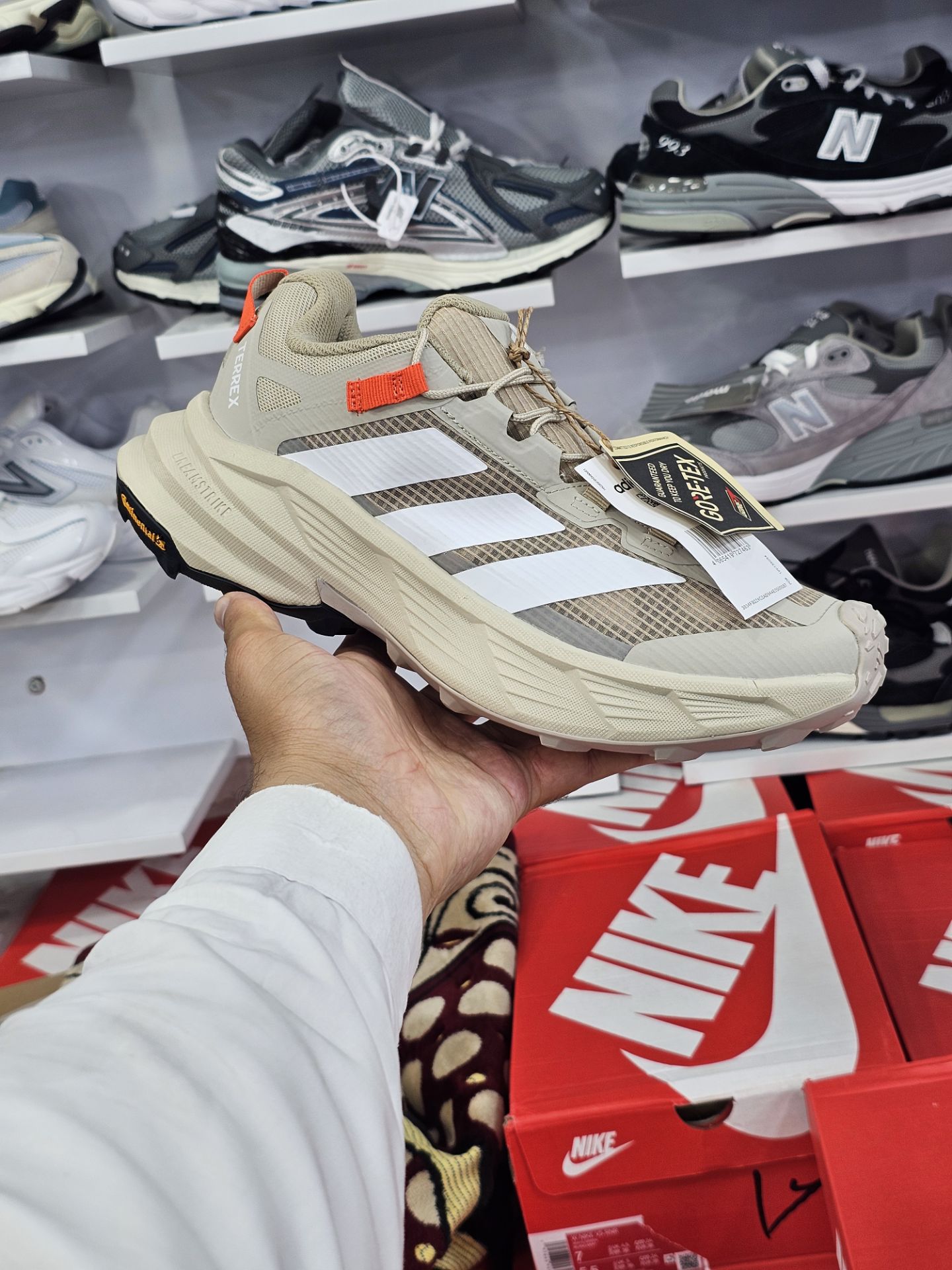 کتونی طبیعت‌گردی آدیداس ترکس گورتکس مسترکوالیتی/سایز ۴۰ الی ۴۵/ساخت ویتنام/Adidas Terrex GORE-TEX Hiking Shoes/ضمانت کالا/فروش تک و عمده