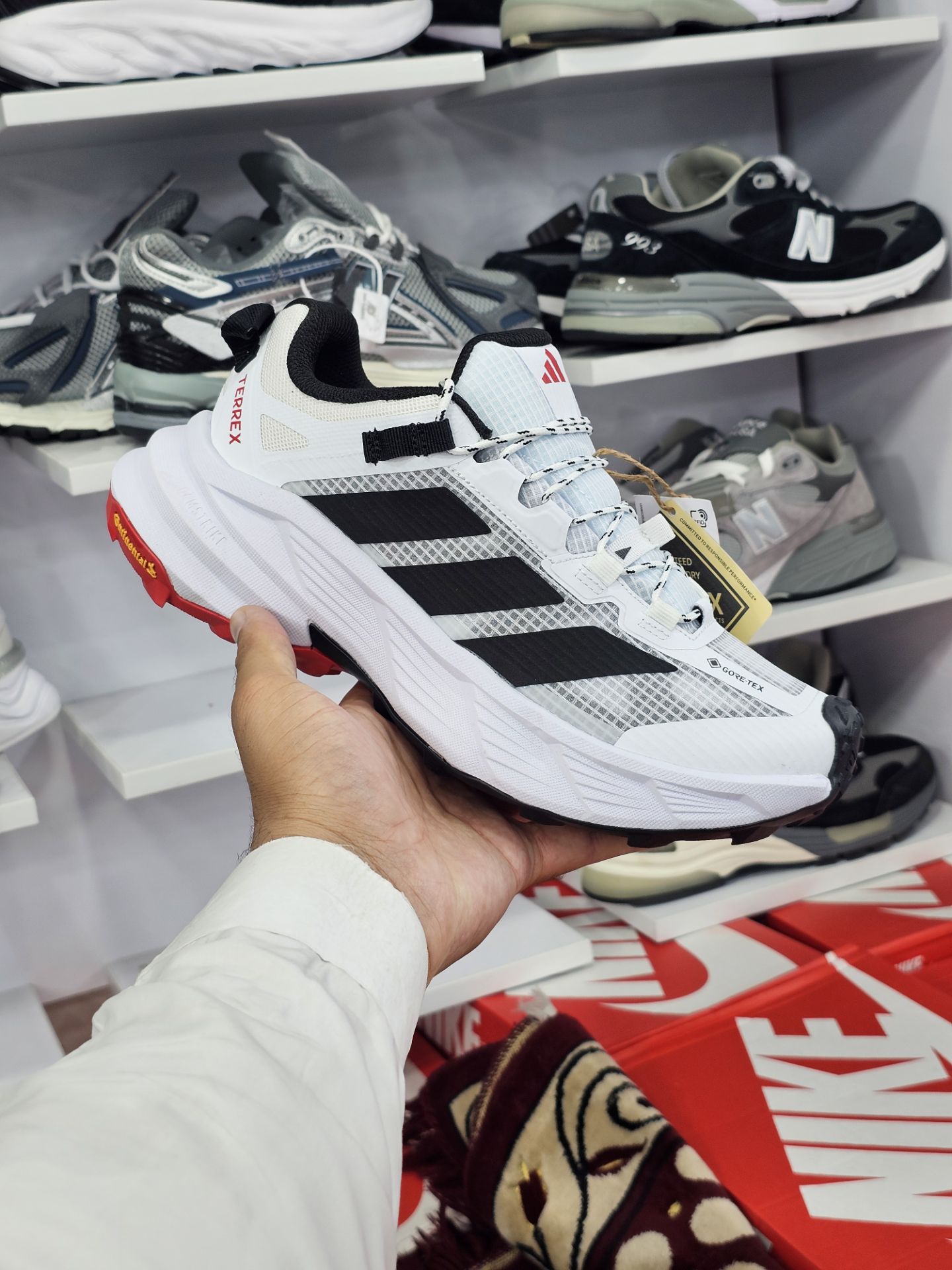 کتونی طبیعت‌گردی آدیداس ترکس گورتکس مسترکوالیتی/سایز ۴۰ الی ۴۵/ساخت ویتنام/Adidas Terrex GORE-TEX Hiking Shoes/ضمانت کالا/فروش تک و عمده