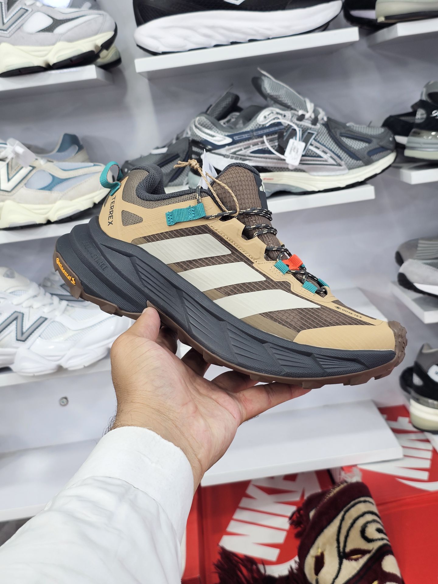 کتونی طبیعت‌گردی آدیداس ترکس گورتکس مسترکوالیتی/سایز ۴۰ الی ۴۵/ساخت ویتنام/Adidas Terrex GORE-TEX Hiking Shoes/ضمانت کالا/فروش تک و عمده