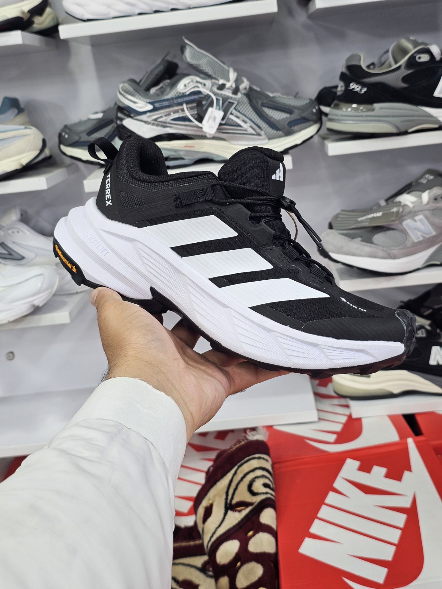 کتونی طبیعت‌گردی آدیداس ترکس گورتکس مسترکوالیتی/سایز ۴۰ الی ۴۵/ساخت ویتنام/Adidas Terrex GORE-TEX Hiking Shoes/ضمانت کالا/فروش تک و عمده