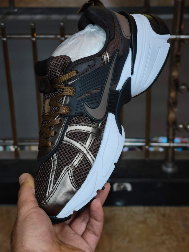 کتونی نایک وی تو کی/سایز ۳۷ الی ۴۵/ساخت ویتنام/Nike V2k Run/ضمانت کالا/فروش تک و عمده