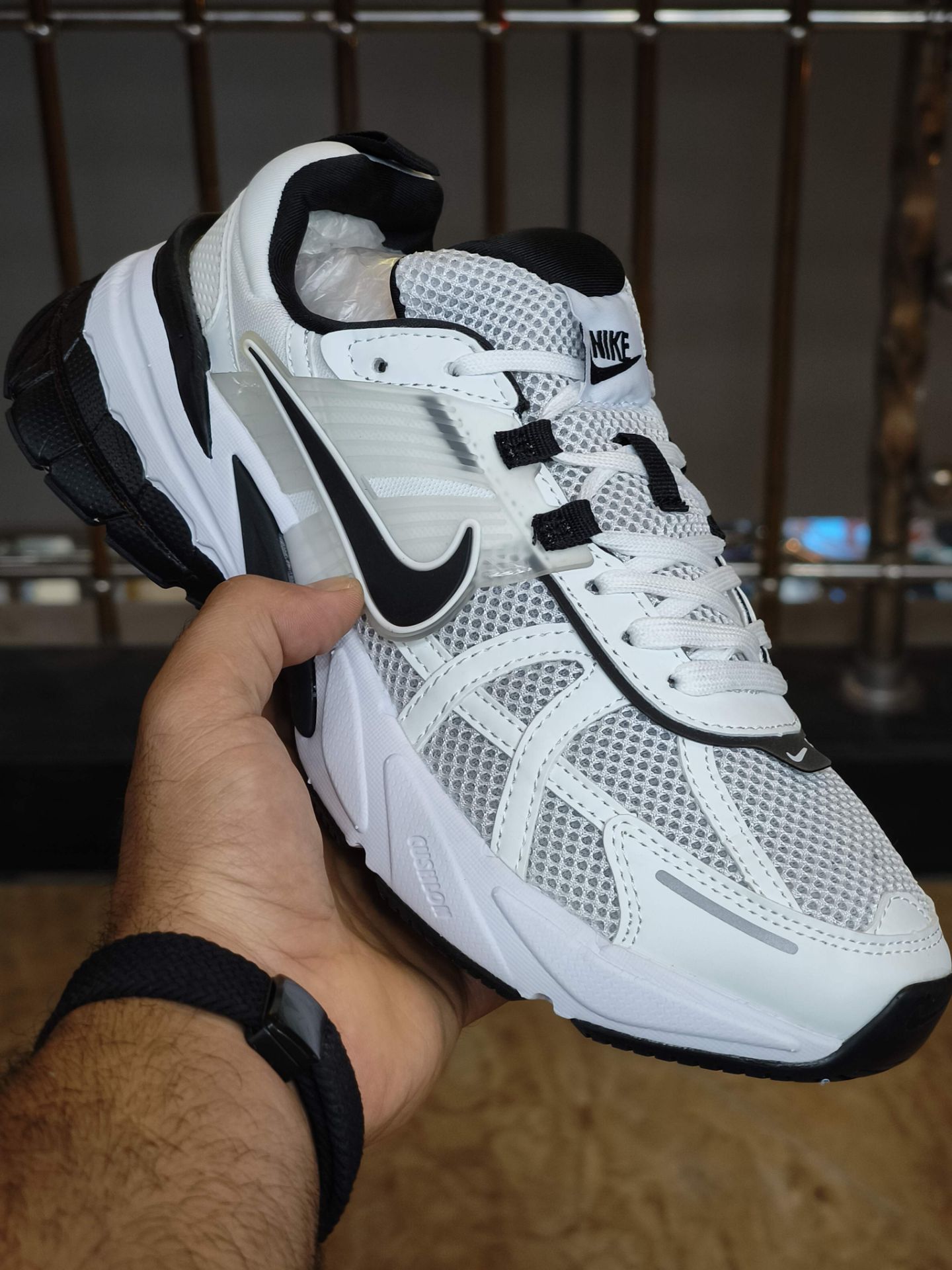 کتونی نایک وی تو کی/سایز ۳۷ الی ۴۵/ساخت ویتنام/Nike V2k Run/ضمانت کالا/فروش تک و عمده
