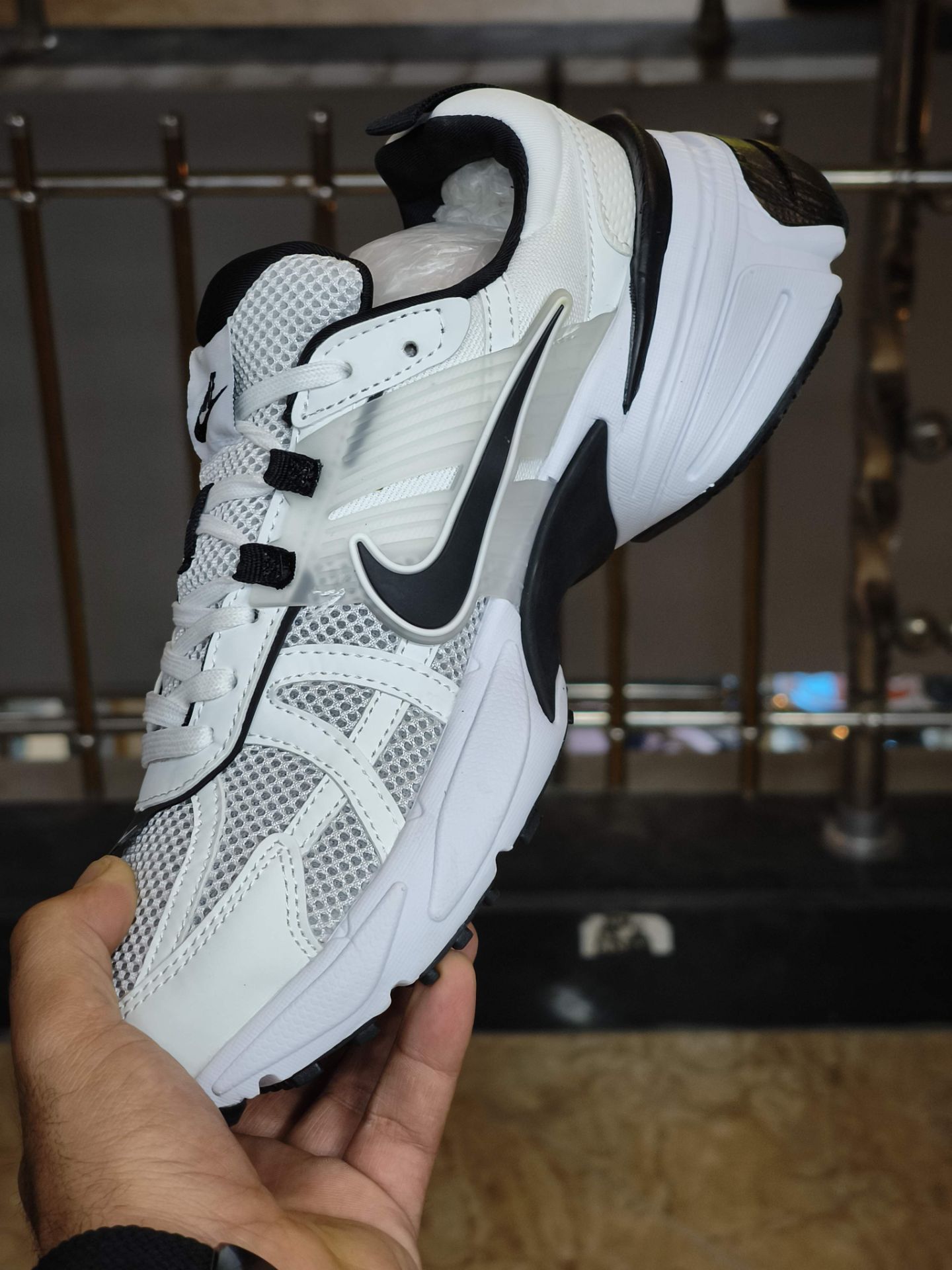 کتونی نایک وی تو کی/سایز ۳۷ الی ۴۵/ساخت ویتنام/Nike V2k Run/ضمانت کالا/فروش تک و عمده