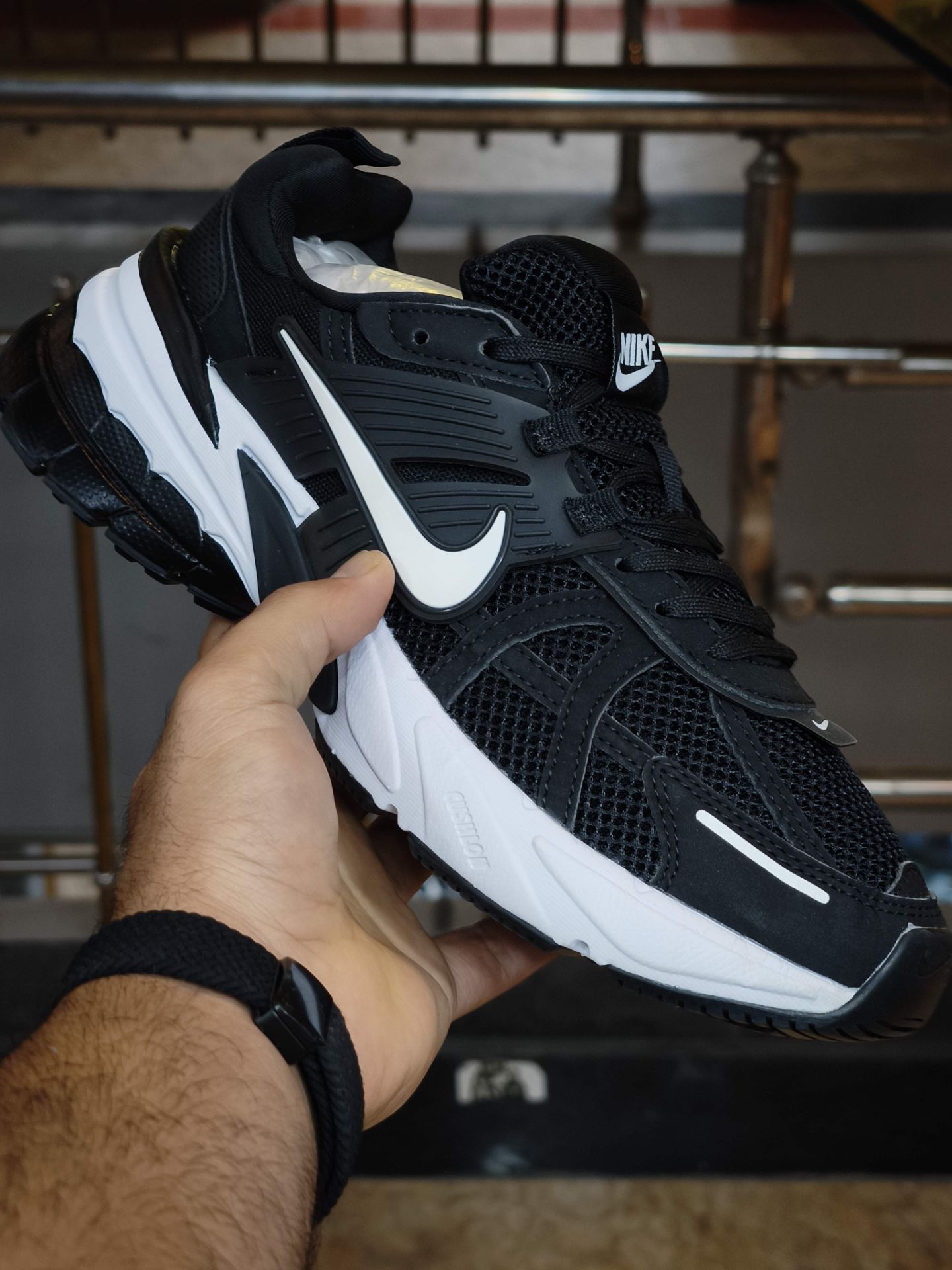 کتونی نایک وی تو کی/سایز ۳۷ الی ۴۵/ساخت ویتنام/Nike V2k Run/ضمانت کالا/فروش تک و عمده